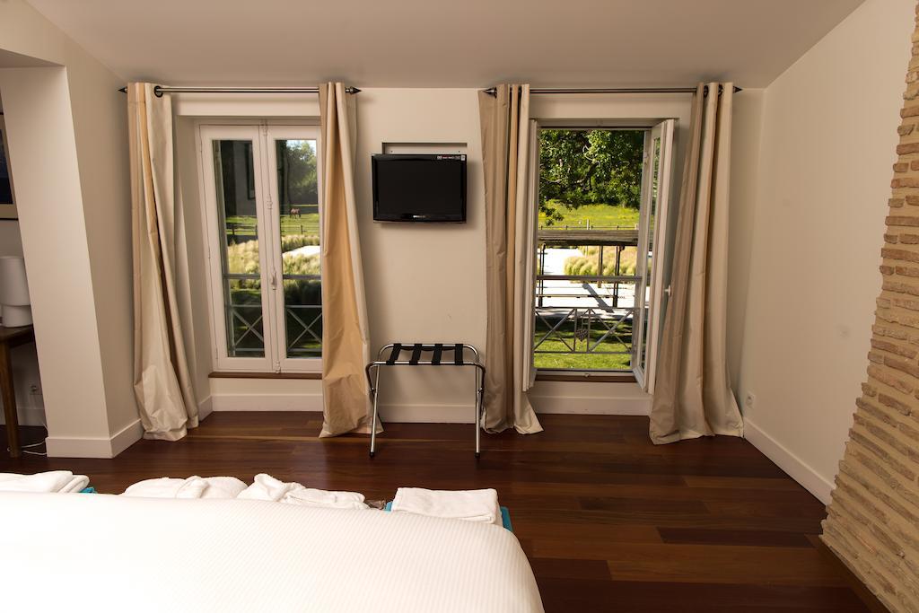 Les Cinq Sens Du Chateau Mayne Lalande 호텔 Castelnau-de-Médoc 객실 사진